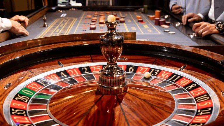 Bangladesh mobile users reviewing casino and sports hub safety reminders